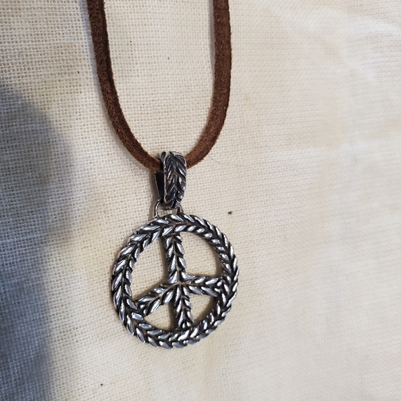 Necklace - Picture 1 of 4